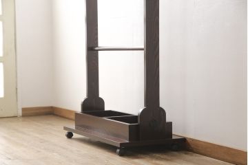 中古　美品　特注品　岩谷堂箪笥　美しい杢目と漆による艶が上質な雰囲気を醸し出すハンガーラック(衣桁、洋服掛け、コート掛け)(R-050834)