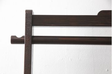 中古　美品　特注品　岩谷堂箪笥　美しい杢目と漆による艶が上質な雰囲気を醸し出すハンガーラック(衣桁、洋服掛け、コート掛け)(R-050834)