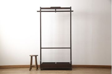 中古　美品　特注品　岩谷堂箪笥　美しい杢目と漆による艶が上質な雰囲気を醸し出すハンガーラック(衣桁、洋服掛け、コート掛け)(R-050834)