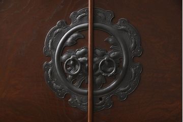 中古　美品　国産民芸家具　和箪笥のような家具調デザインが嬉しい仏壇(仏壇入れ、キャビネット、収納棚)(R-050835)