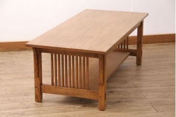 中古　Stickley(スティックレー、スティックレイ)　オーク材　直線的なデザインが格調高い雰囲気を演出するセンターテーブル(リビングテーブル、コーヒーテーブル)(定価約48万円)(R-050841)