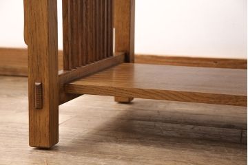 中古　Stickley(スティックレー、スティックレイ)　オーク材　直線的なデザインが格調高い雰囲気を演出するセンターテーブル(リビングテーブル、コーヒーテーブル)(定価約48万円)(R-050841)