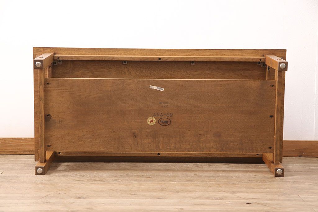 中古　Stickley(スティックレー、スティックレイ)　オーク材　直線的なデザインが格調高い雰囲気を演出するセンターテーブル(リビングテーブル、コーヒーテーブル)(定価約48万円)(R-050841)