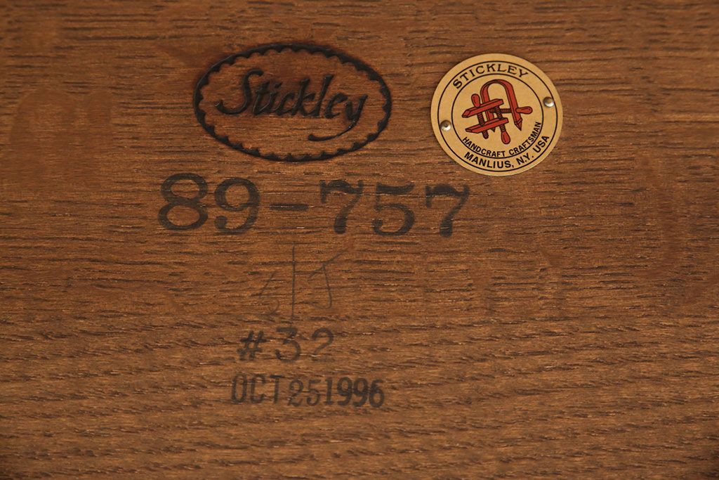 中古　Stickley(スティックレー、スティックレイ)　オーク材　直線的なデザインが格調高い雰囲気を演出するセンターテーブル(リビングテーブル、コーヒーテーブル)(定価約48万円)(R-050841)