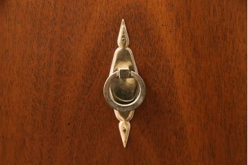 中古　美品　DREXEL HERITAGE(ドレクセルヘリテイジ)　Triune(トライユン)　上品な佇まいのブックケース(シェルフ、本棚、飾り棚、キャビネット)(R-050853)
