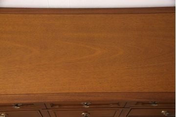 中古　美品　DREXEL HERITAGE(ドレクセルヘリテイジ)　Triune(トライユン)　気品あふれる佇まいが魅力のマホガニー材製サイドボード(チェスト、引き出し)(定価約70万円)(R-050854)