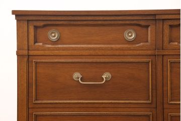 中古　美品　DREXEL HERITAGE(ドレクセルヘリテイジ)　Triune(トライユン)　気品あふれる佇まいが魅力のマホガニー材製サイドボード(チェスト、引き出し)(定価約70万円)(R-050854)