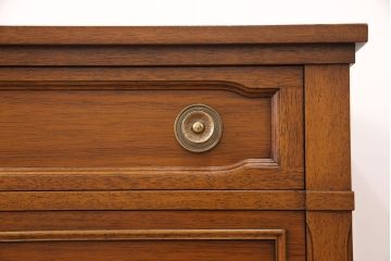 中古　美品　DREXEL HERITAGE(ドレクセルヘリテイジ)　Triune(トライユン)　気品あふれる佇まいが魅力のマホガニー材製サイドボード(チェスト、引き出し)(定価約70万円)(R-050854)