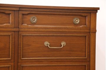 中古　美品　DREXEL HERITAGE(ドレクセルヘリテイジ)　Triune(トライユン)　気品あふれる佇まいが魅力のマホガニー材製サイドボード(チェスト、引き出し)(定価約70万円)(R-050854)