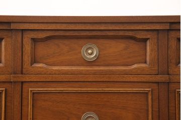 中古　美品　DREXEL HERITAGE(ドレクセルヘリテイジ)　Triune(トライユン)　気品あふれる佇まいが魅力のマホガニー材製サイドボード(チェスト、引き出し)(定価約70万円)(R-050854)