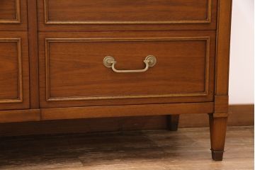 中古　美品　DREXEL HERITAGE(ドレクセルヘリテイジ)　Triune(トライユン)　気品あふれる佇まいが魅力のマホガニー材製サイドボード(チェスト、引き出し)(定価約70万円)(R-050854)