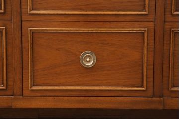中古　美品　DREXEL HERITAGE(ドレクセルヘリテイジ)　Triune(トライユン)　気品あふれる佇まいが魅力のマホガニー材製サイドボード(チェスト、引き出し)(定価約70万円)(R-050854)