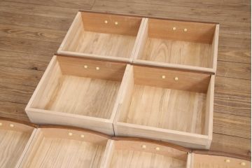 中古　美品　前面黒柿突板張り　黒柿ならではの独特の存在感を放つ茶箪笥(収納棚、戸棚、飾り棚)(定価約80万円)(R-050860)