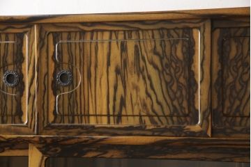 中古　美品　前面黒柿突板張り　黒柿ならではの独特の存在感を放つ茶箪笥(収納棚、戸棚、飾り棚)(定価約80万円)(R-050860)