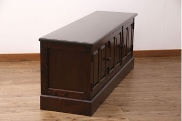 中古　北海道民芸家具　シックな色合いが落ち着きのある空間を演出するローボード(テレビ台、テレビボード、収納棚、リビングボード)(R-050864)