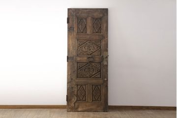 海外アンティーク　経年による風合いが雰囲気を高める、味わい深い彫刻ドア1枚(木製扉、建具)(R-050866)