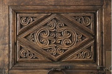 海外アンティーク　経年による風合いが雰囲気を高める、味わい深い彫刻ドア1枚(木製扉、建具)(R-050866)
