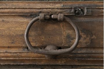 海外アンティーク　経年による風合いが雰囲気を高める、味わい深い彫刻ドア1枚(木製扉、建具)(R-050866)