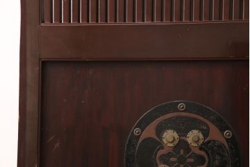 和製アンティーク　富山産　丸に木瓜紋　漆が綺麗!和の風格漂う格子蔵戸(引き戸、玄関戸、建具)(R-050869)