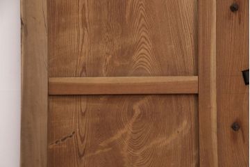 美品　明治大正期　酒田産　庄内　ケヤキ材　極上品!重厚感のある立派な金具と美しい漆が魅力の蔵戸(玄関戸、引き戸、建具)(R-050870)