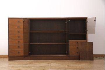 ビンテージ家具　ジャパンヴィンテージ　山品木工　北欧スタイルにおすすめ!スタイリッシュなデザインが魅力のサイドボード(引き出し、サイドチェスト、収納棚)(R-050876)