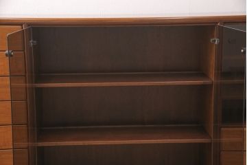ビンテージ家具　ジャパンヴィンテージ　山品木工　北欧スタイルにおすすめ!スタイリッシュなデザインが魅力のサイドボード(引き出し、サイドチェスト、収納棚)(R-050876)