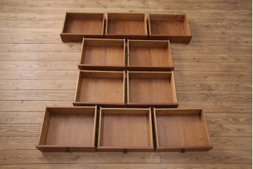 ビンテージ家具　ジャパンヴィンテージ　山品木工　北欧スタイルにおすすめ!スタイリッシュなデザインが魅力のサイドボード(引き出し、サイドチェスト、収納棚)(R-050876)