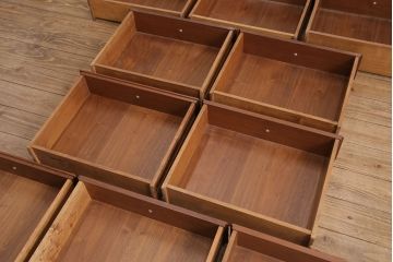 ビンテージ家具　ジャパンヴィンテージ　山品木工　北欧スタイルにおすすめ!スタイリッシュなデザインが魅力のサイドボード(引き出し、サイドチェスト、収納棚)(R-050876)