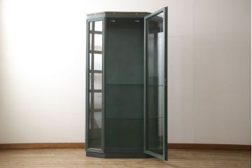 中古　バロッサバレンティ(VARO,S.A. VALENTI)　グリーンカラーが空間のアクセントになる5面ガラスのキュリオケース(ガラスケース、陳列棚、店舗什器)(R-050878)