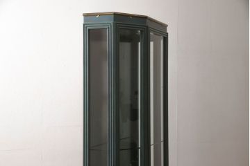 中古　バロッサバレンティ(VARO,S.A. VALENTI)　グリーンカラーが空間のアクセントになる5面ガラスのキュリオケース(ガラスケース、陳列棚、店舗什器)(R-050878)