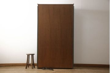 中古　バロッサバレンティ(VARO,S.A. VALENTI)　グリーンカラーが空間のアクセントになる5面ガラスのキュリオケース(ガラスケース、陳列棚、店舗什器)(R-050878)