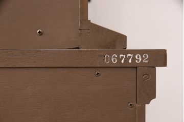 中古　美品　DREXEL HERITAGE(ドレクセルヘリテイジ)　Triune(トライユン)　凛とした佇まいの食器棚(定価約90万円)(カップボード、キャビネット)(R-050879)