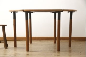 北欧ヴィンテージ　デンマーク家具　リチャードニッセン(Richard Nissen)　和やかな空間づくりにぴったりのチーク材製のダイニングテーブル(ラウンドテーブル、机、ビンテージ)(R-050882)