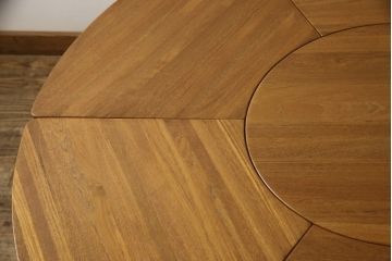 北欧ヴィンテージ　デンマーク家具　リチャードニッセン(Richard Nissen)　和やかな空間づくりにぴったりのチーク材製のダイニングテーブル(ラウンドテーブル、机、ビンテージ)(R-050882)