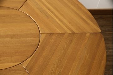 北欧ヴィンテージ　デンマーク家具　リチャードニッセン(Richard Nissen)　和やかな空間づくりにぴったりのチーク材製のダイニングテーブル(ラウンドテーブル、机、ビンテージ)(R-050882)