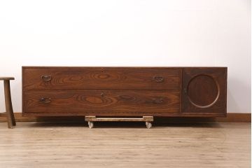 和製アンティーク　前面ケヤキ材　脚または台輪を付けてリメイク!丸窓付きの時代箪笥サイドボード(テレビ台、和タンス、チェスト、引き出し)(R-050883)