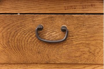 和製アンティーク　前面ケヤキ材　脚または台輪を付けてリメイク!丸窓付きの時代箪笥サイドボード(テレビ台、和タンス、チェスト、引き出し)(R-050883)