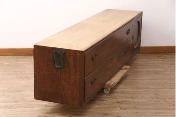 和製アンティーク　前面ケヤキ材　脚または台輪を付けてリメイク!丸窓付きの時代箪笥サイドボード(テレビ台、和タンス、チェスト、引き出し)(R-050883)