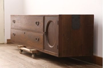 和製アンティーク　前面ケヤキ材　脚または台輪を付けてリメイク!丸窓付きの時代箪笥サイドボード(テレビ台、和タンス、チェスト、引き出し)(R-050883)