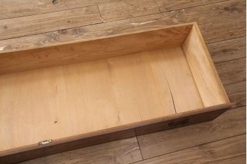 和製アンティーク　前面ケヤキ材　脚または台輪を付けてリメイク!丸窓付きの時代箪笥サイドボード(テレビ台、和タンス、チェスト、引き出し)(R-050883)