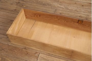 和製アンティーク　前面ケヤキ材　脚または台輪を付けてリメイク!丸窓付きの時代箪笥サイドボード(テレビ台、和タンス、チェスト、引き出し)(R-050883)