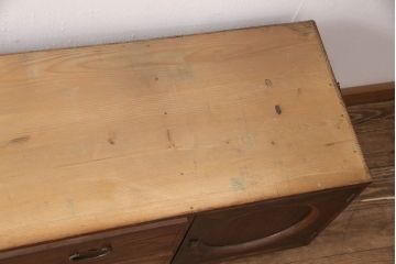 和製アンティーク　前面ケヤキ材　脚または台輪を付けてリメイク!丸窓付きの時代箪笥サイドボード(テレビ台、和タンス、チェスト、引き出し)(R-050883)
