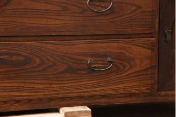 和製アンティーク　前面ケヤキ材　脚または台輪を付けてリメイク!丸窓付きの時代箪笥サイドボード(テレビ台、和タンス、チェスト、引き出し)(R-050883)