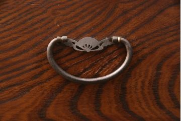 和製アンティーク　前面ケヤキ材　脚または台輪を付けてリメイク!丸窓付きの時代箪笥サイドボード(テレビ台、和タンス、チェスト、引き出し)(R-050883)