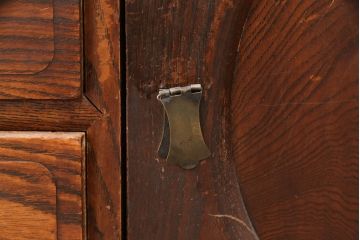 和製アンティーク　前面ケヤキ材　脚または台輪を付けてリメイク!丸窓付きの時代箪笥サイドボード(テレビ台、和タンス、チェスト、引き出し)(R-050883)