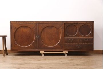 和製アンティーク　前面ケヤキ材　脚または台輪を付けてリメイク!丸窓付きの時代箪笥サイドボード(テレビ台、収納棚、戸棚)(R-050885)