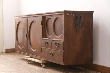 和製アンティーク　前面ケヤキ材　脚または台輪を付けてリメイク!丸窓付きの時代箪笥サイドボード(テレビ台、収納棚、戸棚)(R-050885)