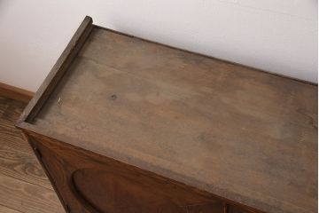 和製アンティーク　前面ケヤキ材　脚または台輪を付けてリメイク!丸窓付きの時代箪笥サイドボード(テレビ台、収納棚、戸棚)(R-050885)