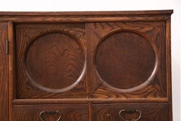 和製アンティーク　前面ケヤキ材　脚または台輪を付けてリメイク!丸窓付きの時代箪笥サイドボード(テレビ台、収納棚、戸棚)(R-050885)