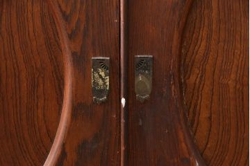 和製アンティーク　前面ケヤキ材　脚または台輪を付けてリメイク!丸窓付きの時代箪笥サイドボード(テレビ台、収納棚、戸棚)(R-050885)